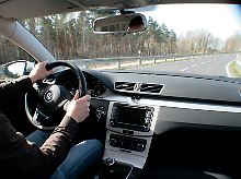 Ein gutes Raumgefühl und bequeme Bedienung kennzeichnen das Interieur.