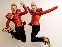 Ihren "Planet Jedward" gestalten sie weitgehend in Eigenregie.