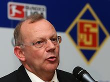 Als Werner Hecker zum Präsident gewählt wurde, spielte die TuS noch in der 2. Bundesliga.