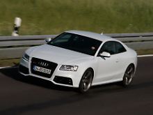 Die 20-Zoll-Felgen im Rotor-Design sind mit 275/30-Walzen bestückt.