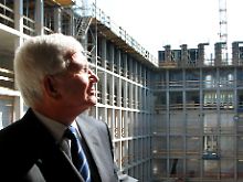BND-Präsident Uhlau beim Richtfest der neuen Zentrale des Nachrichtendienstes in Berlin.