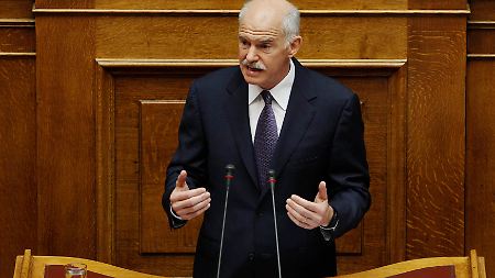 Papandreou während seiner Rede vor dem Parlament.