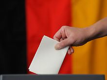 Schwarz-Gelb hat nur noch wenige Tage Zeit, um die Vorgaben aus Karlsruhe zur Beseitigung von Ungerechtigkeiten im Zusammenhang mit den Überhangmandaten zu erfüllen.
