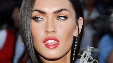 Fast nackt für Armani: Megan Fox legt los