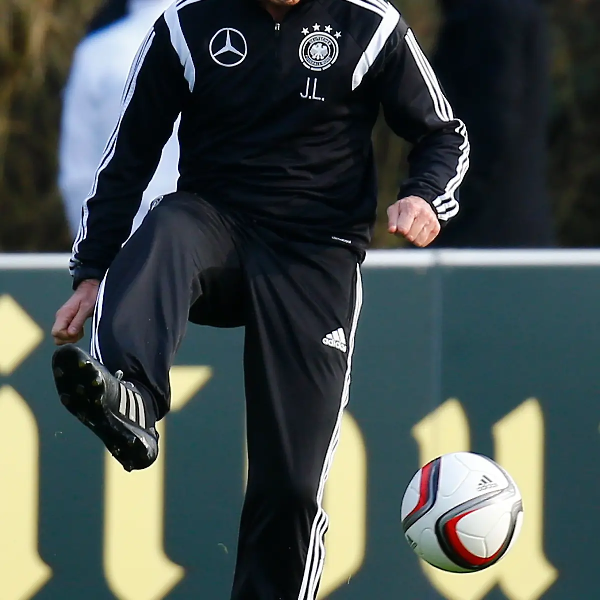 2015-03-23T160447Z-1239300845-LR2EB3N18NPX7-RTRMADP-3-SOCCER-FRIENDLY-JPG4464272015723191841