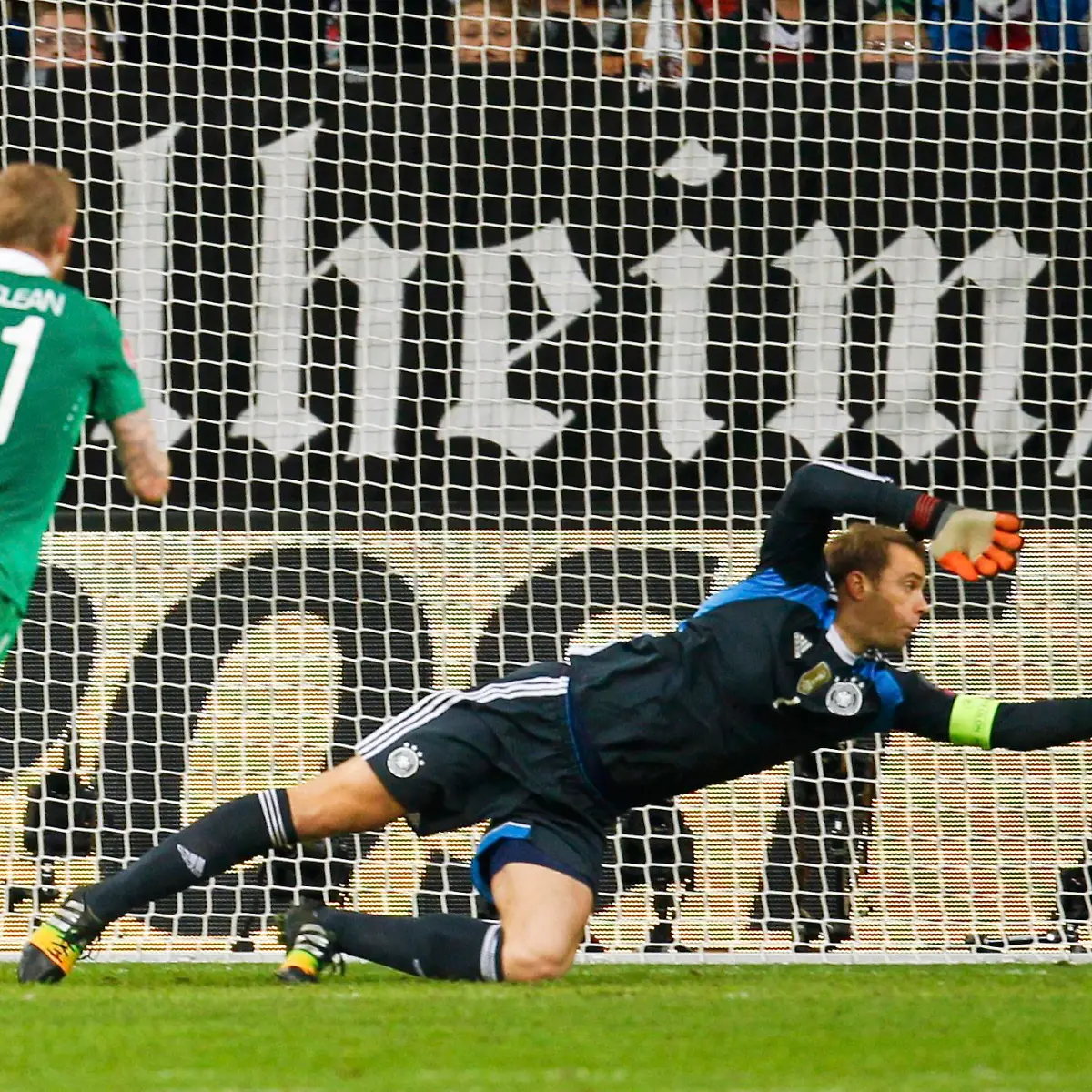 2014-10-14T204112Z-508717684-LR1EAAE1LGDL7-RTRMADP-3-SOCCER-EURO-JPG2856532661058907678