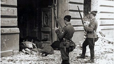 Trawniki im Warschauer Ghetto. Das Foto von Jürgen Stroop wurde in einem Bericht an Heinrich Himmler vom Mai 1943 verwendet.