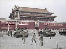 Juni 1989: Panzer auf dem Pekinger Tiananmen-Platz.