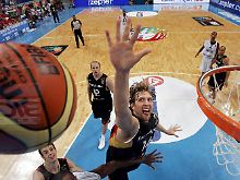 Voller Einsatz für das Nationalteam - so kennt man Nowitzki.