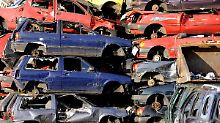 Alte Autos auf den Schrott?