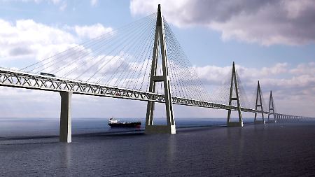 In der Computersimulation ist die Fehmarnbelt-Brücke schon fertig, ab 2018 soll sie dann auch in der Realität Mittel- und Nordeuropa näher zusammenwachsen lassen.