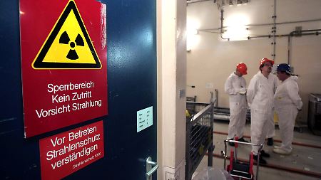 Warnung vor radioaktiver Strahlung in Krümmel. 