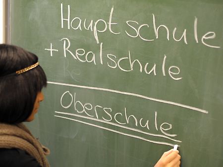 "Bundesweit melden nur noch zwei Prozent aller Eltern ihr Kind auf einer Hauptschule an", gibt Mecklenburg-Vorpommerns Bildungsminister Henry Tesch (CDU) zu bedenken.