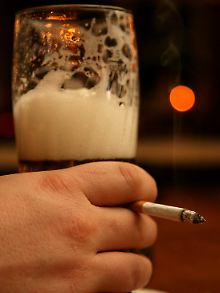 Sowohl Tabak als auch Alkohol sind in unserer Gesellschaft anerkannt. 