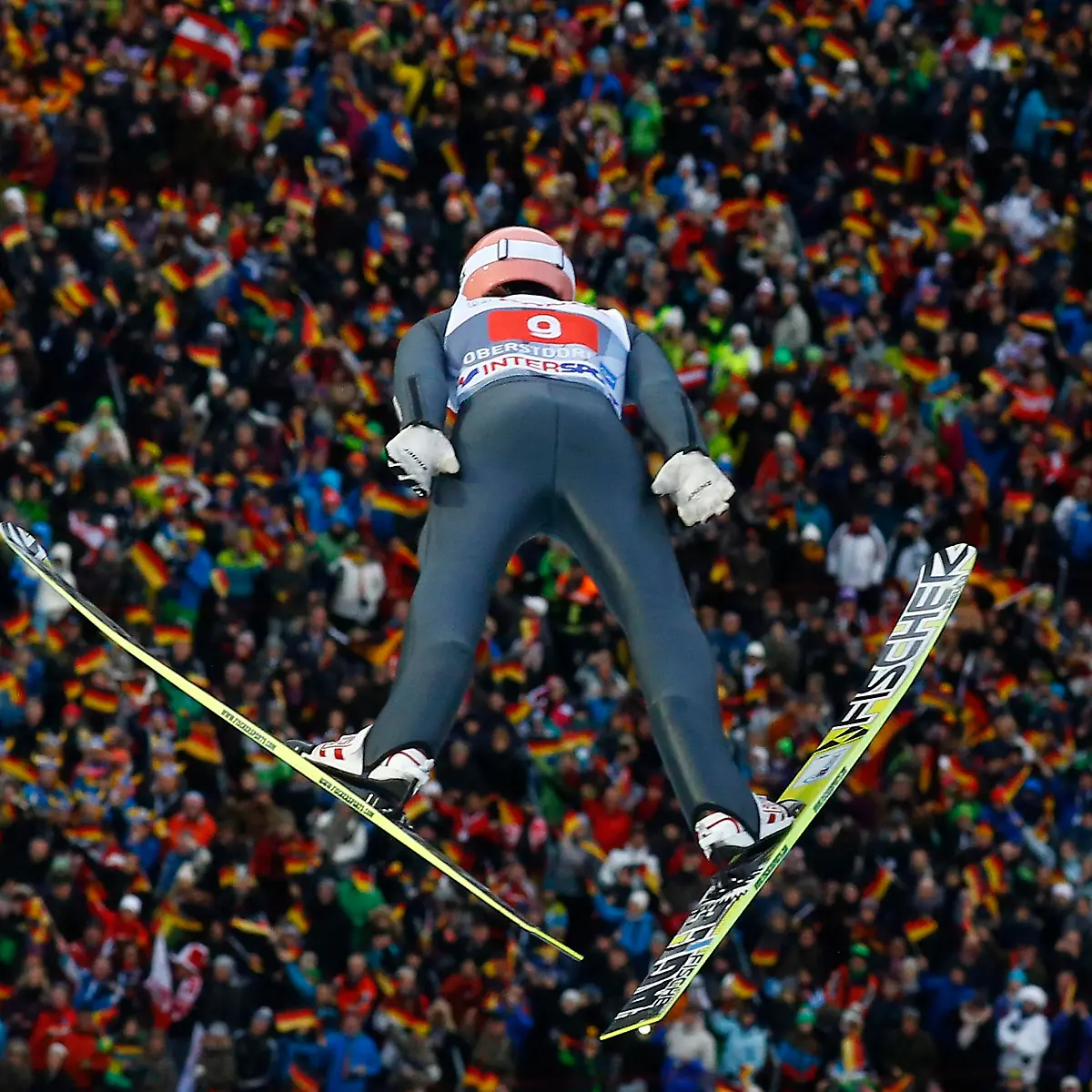 2013-12-29T150336Z-283914218-BM2E9CT18KH01-RTRMADP-3-SKIJUMPING-4HILLS-JPG8902074497680870404