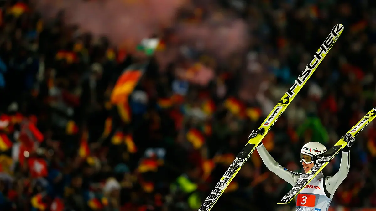 2013-12-29T174311Z-1305590482-BM2E9CT1FYP01-RTRMADP-3-SKIJUMPING-4HILLS-JPG20688371278612426