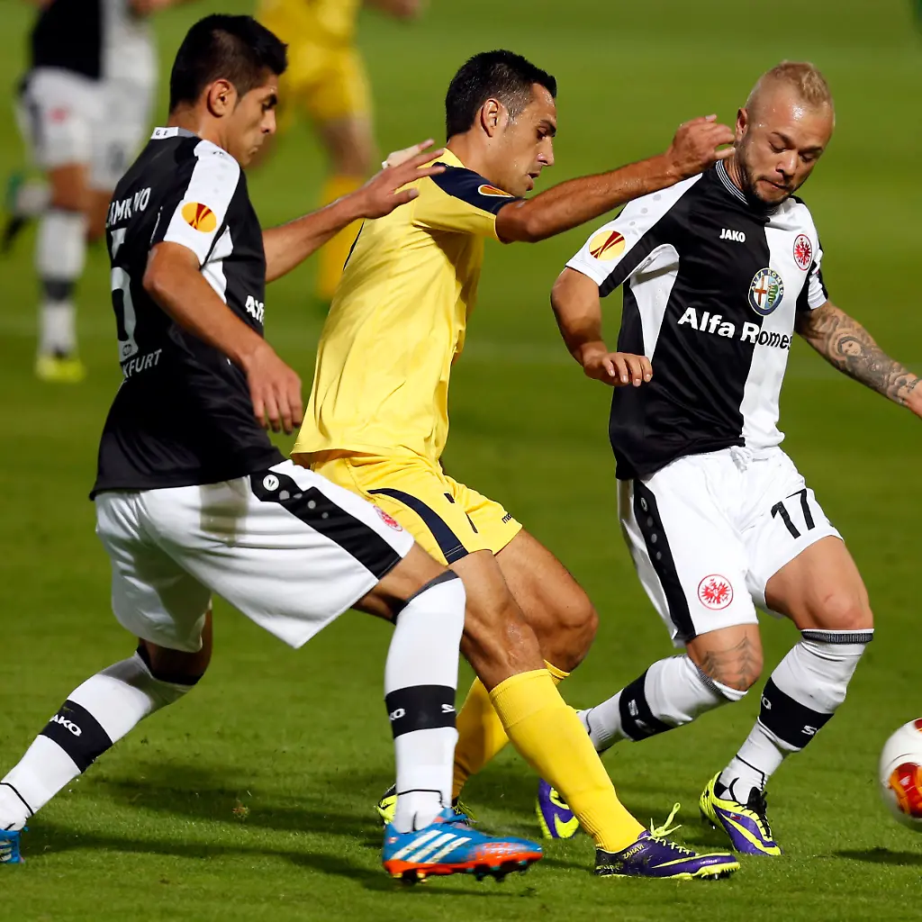 2013-11-07T190755Z-114954354-GM1E9B808LW01-RTRMADP-3-SOCCER-EUROPA-JPG7908432213065251821