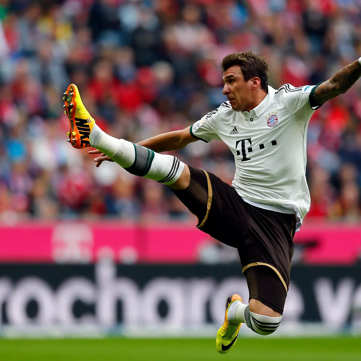 2013-09-14T134926Z-1147393141-BM2E99E17WP01-RTRMADP-3-SOCCER-GERMANY-JPG5475495543938613717