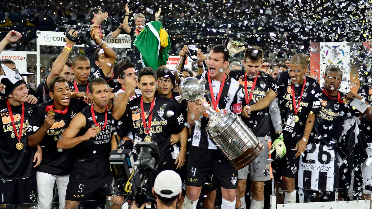 2013-07-25T045208Z-2106921172-GM1E97P0ZOI01-RTRMADP-3-SOCCER-LIBERTADORES-FINAL-JPG8321737684322190061