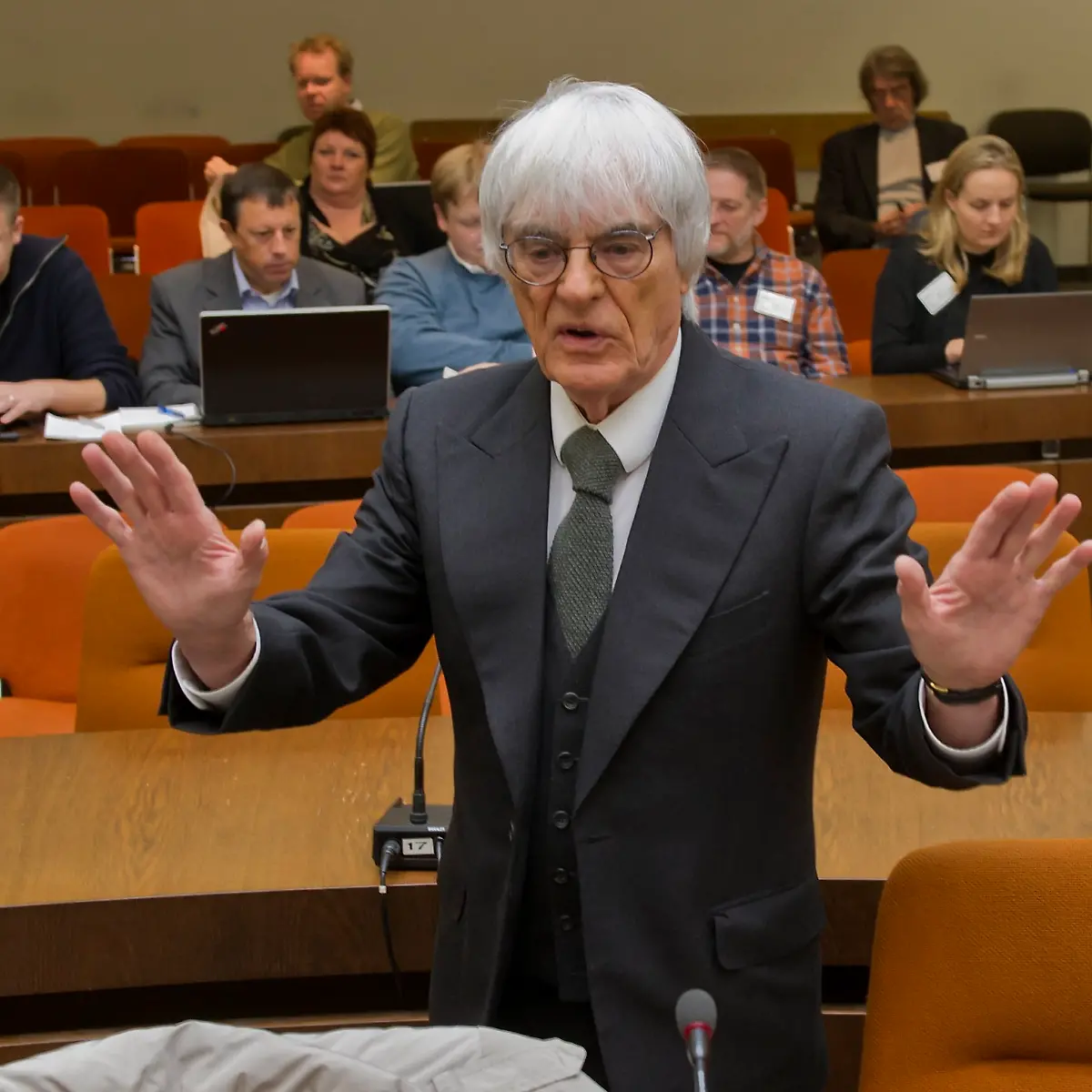 2013-05-14T084410Z-01-BER98-RTRMDNP-3-FORMULAONE-ECCLESTONE-BRIBERY-JPG5108241689142264279