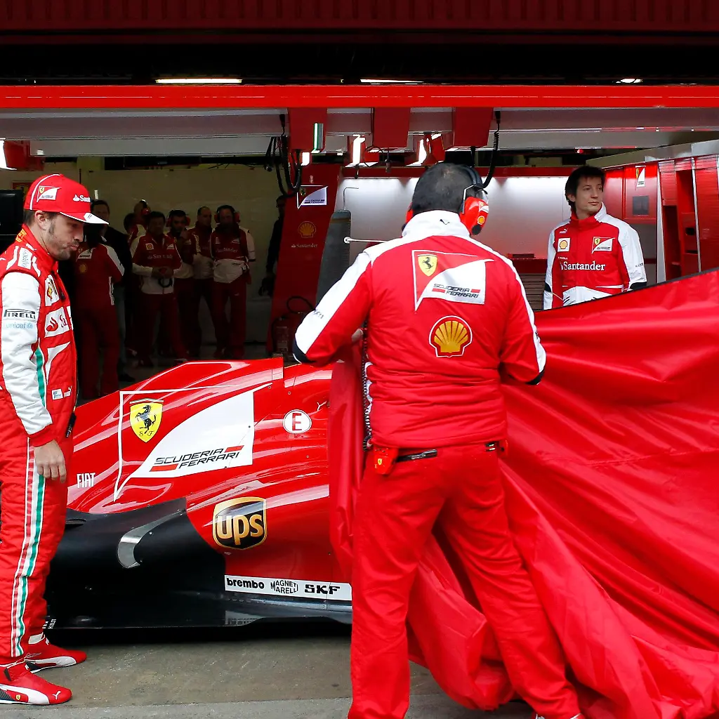 2013-02-19T180132Z-01-BAR119-RTRMDNP-3-MOTOR-RACING-JPG8573313196301834042