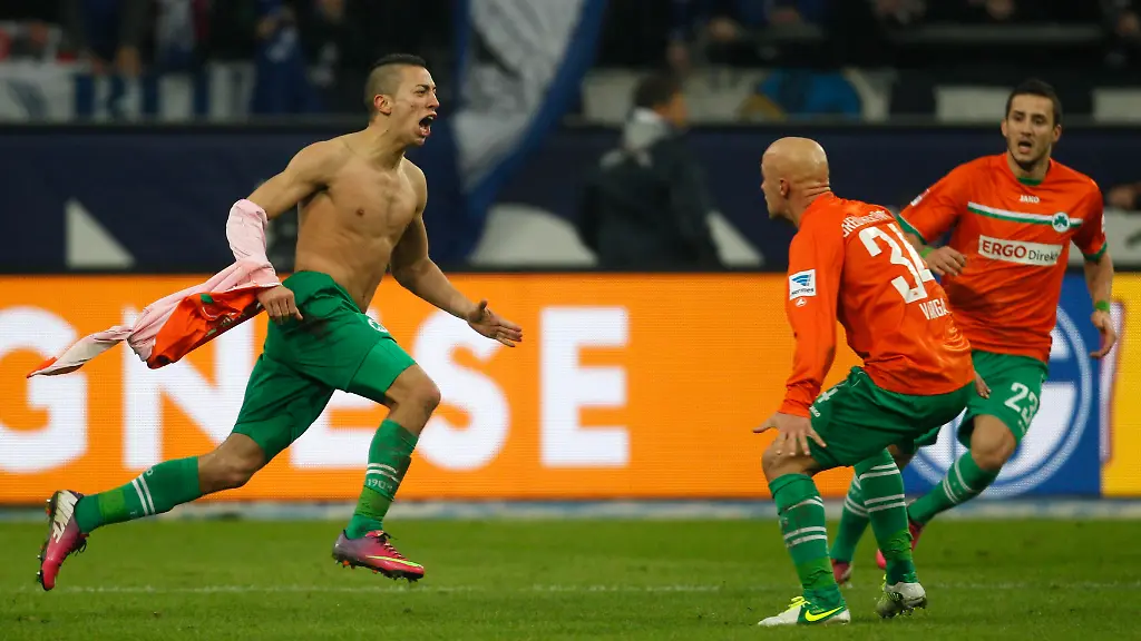 2013-02-02T163150Z-01-INA15-RTRMDNP-3-SOCCER-GERMANY-JPG8685640681299927538