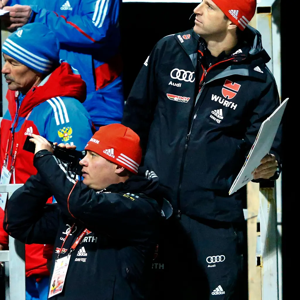 2012-12-07T174753Z-01-MDA29-RTRMDNP-3-SKIJUMPING-JPG6414683612192511708
