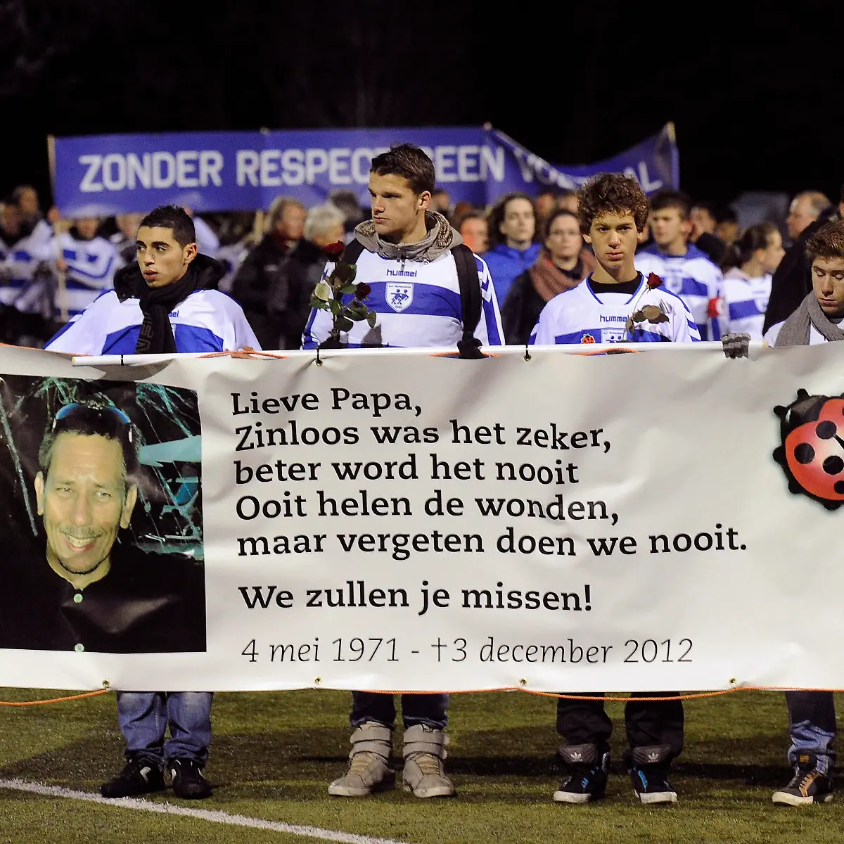 2012-12-09T180306Z-01-ALM03-RTRMDNP-3-SOCCER-DUTCH-JPG7287215408597411332