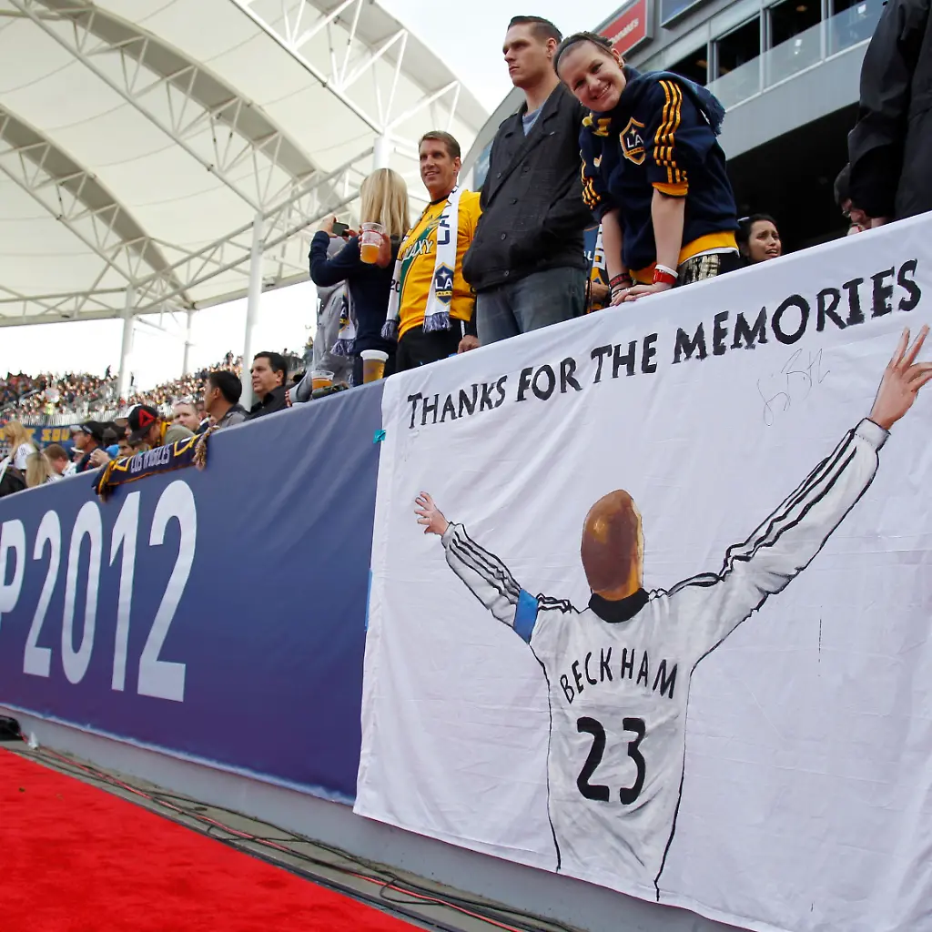 2012-12-02T020716Z-01-DLM132-RTRMDNP-3-SOCCER-MLS-JPG2572671507834098397