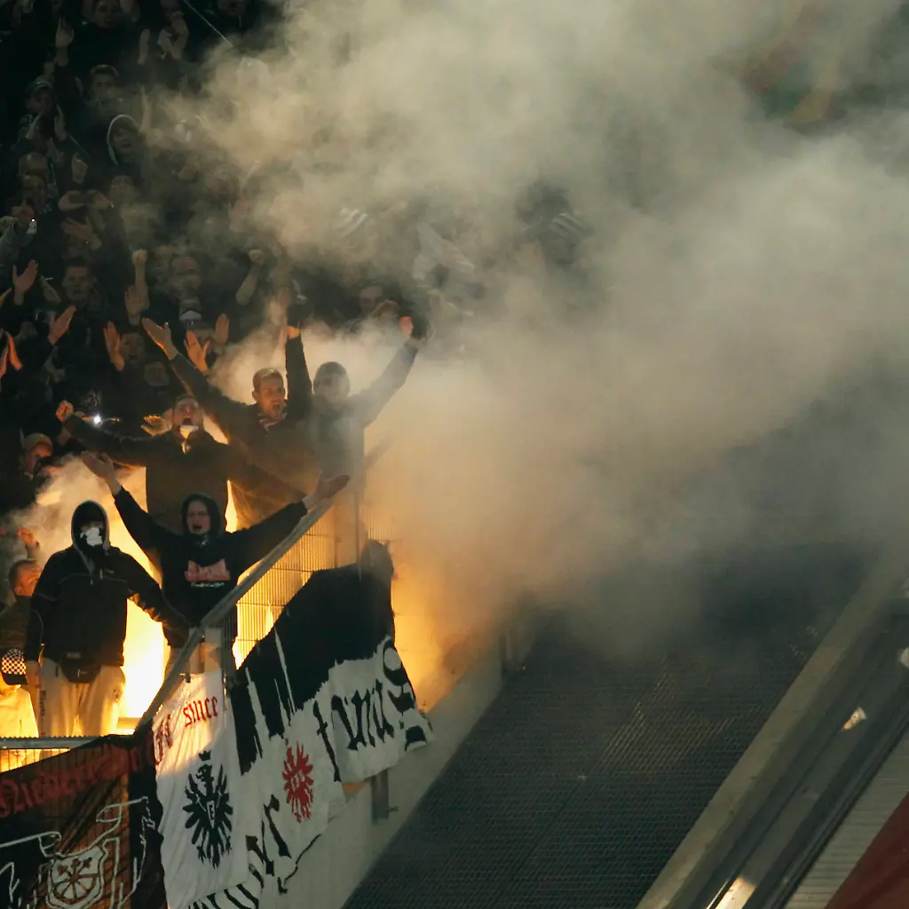 2012-11-30T203812Z-01-INA103-RTRMDNP-3-SOCCER-GERMANY-JPG6705392871364135910