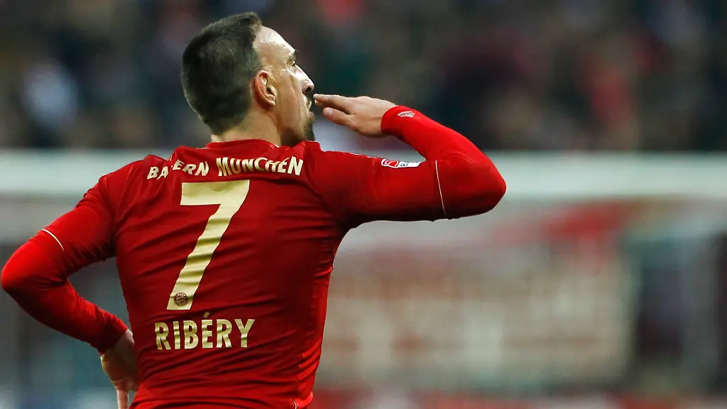2012-11-24T152258Z-01-REH08-RTRMDNP-3-SOCCER-GERMANY-JPG4518671207785925611