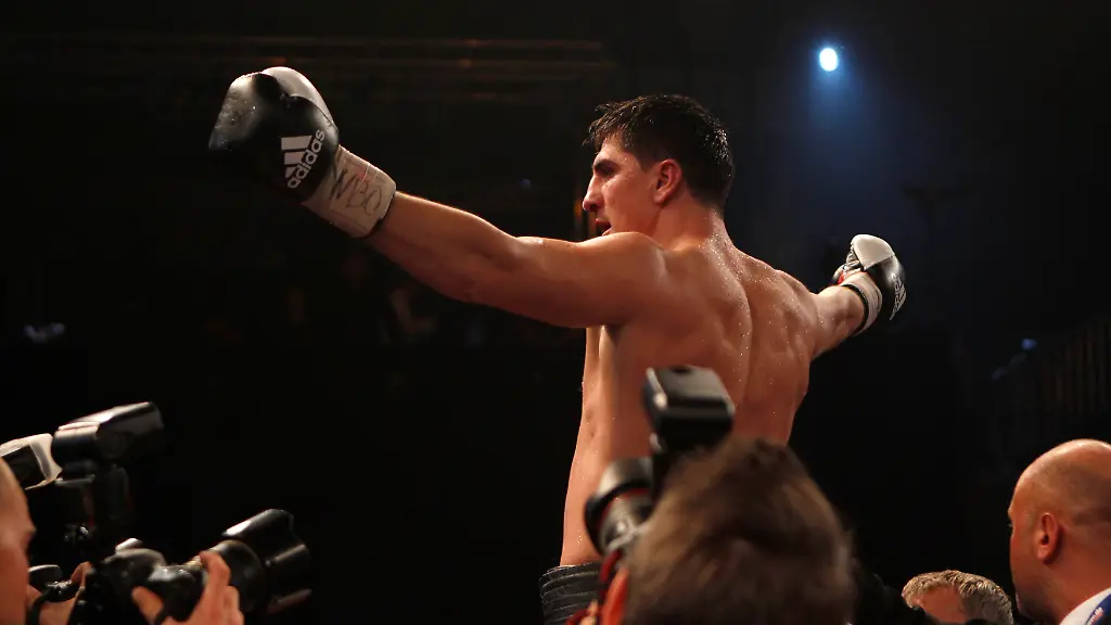 2012-11-04T002456Z-01-INA102-RTRMDNP-3-BOXING-GERMANY-JPG1225920802212915700