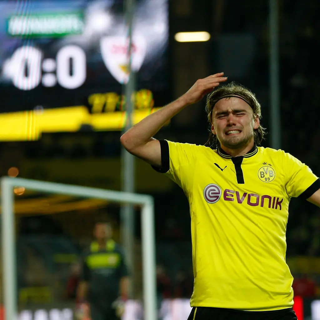 2012-11-03T161321Z-01-INA12-RTRMDNP-3-SOCCER-GERMANY-JPG2884140723080374520