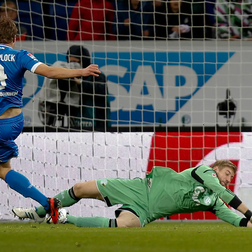 2012-11-03T162935Z-01-NIL09-RTRMDNP-3-SOCCER-GERMANY-JPG2129933101364401324