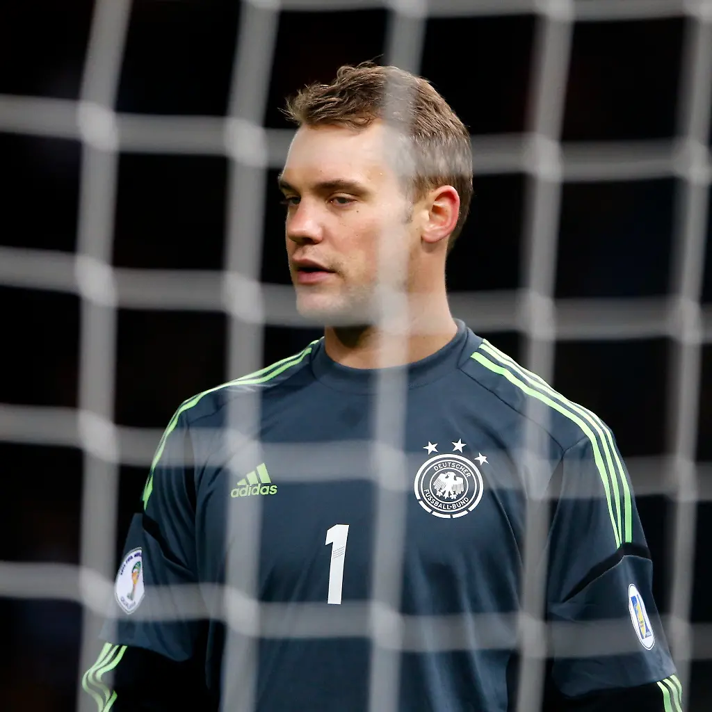 2012-10-16T210740Z-01-BER22-RTRMDNP-3-SOCCER-WORLD-JPG2187782923353415797
