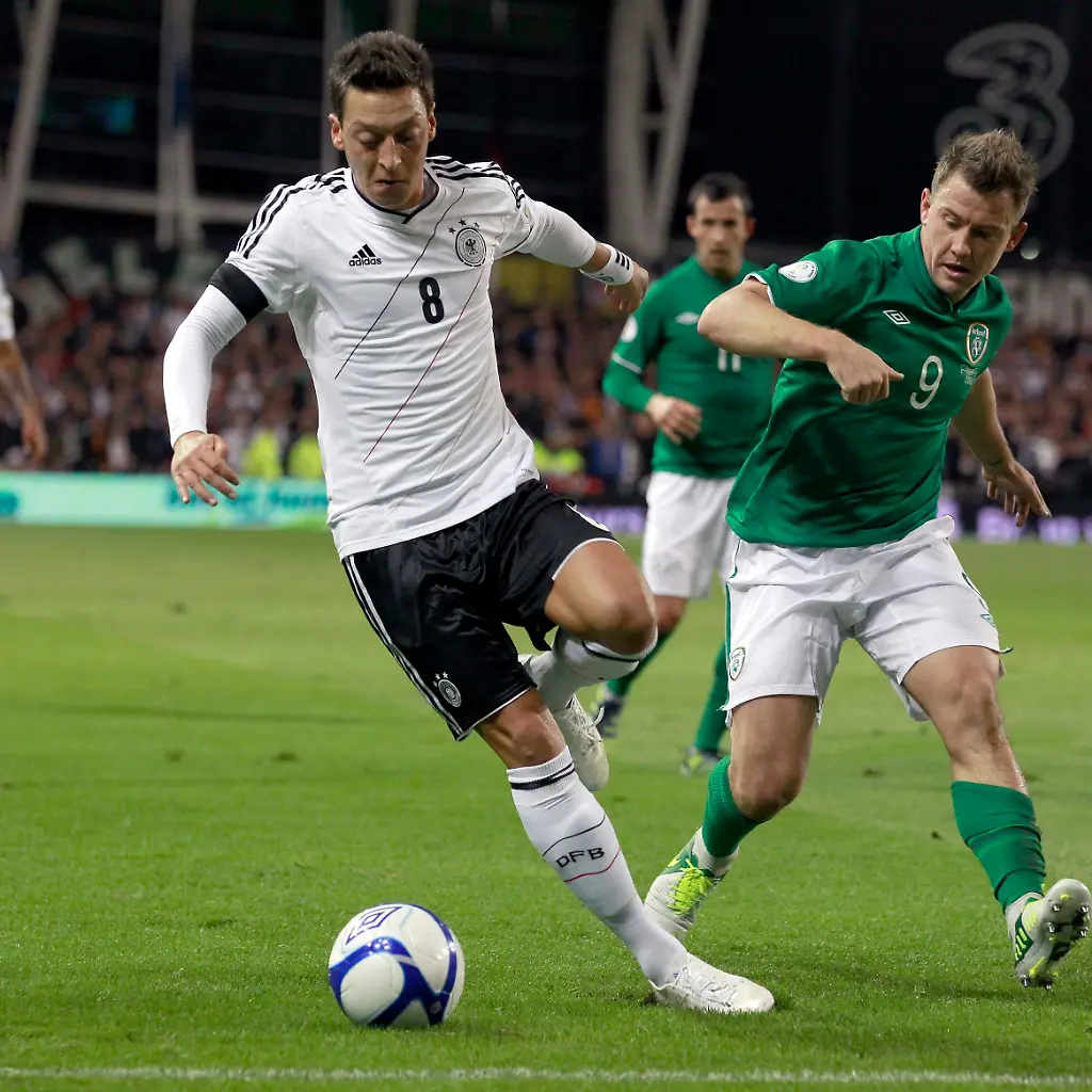 2012-10-12T214031Z-01-CMN20-RTRMDNP-3-SOCCER-WORLD-JPG6099863935747013005