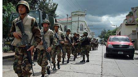 In der Hauptstadt Tegucigalpa waren gegen mögliche Unruhen Soldaten aus ihren Kasernen ausgerückt.