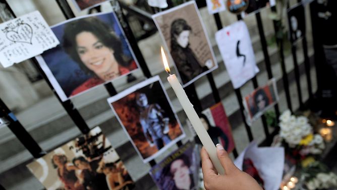 Tränen und Moonwalk: Weltweite Trauer um den "King of Pop"