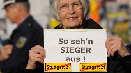 Im Moment sehen die Grünen eher wie die großen Verlierer im Streit um Stuttgart 21 aus.