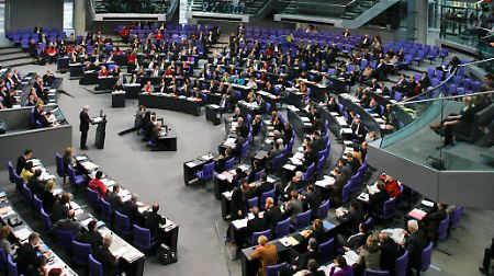 Die Unionsfraktion kann mit 21 Überhangmandaten rechnen.