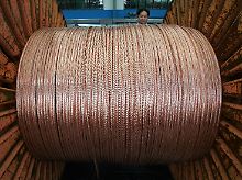 In einer Fabrik in Peking werden Kupferkabel hergestellt.