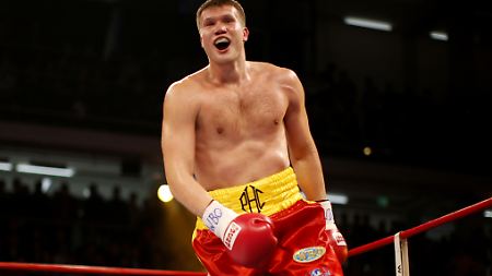 Erst einmal gegen Eddie Chambers:  Alexander Dimitrenko.