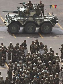 Soldaten vor dem Haus des Präsidenten in Tegucigalpa.