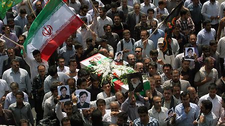 Der Student wurde in Teheran zu Grabe getragen.