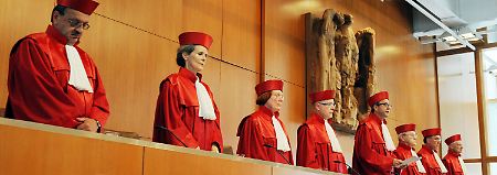Die Karlsruher Richter bei der Urteilsverkündung.