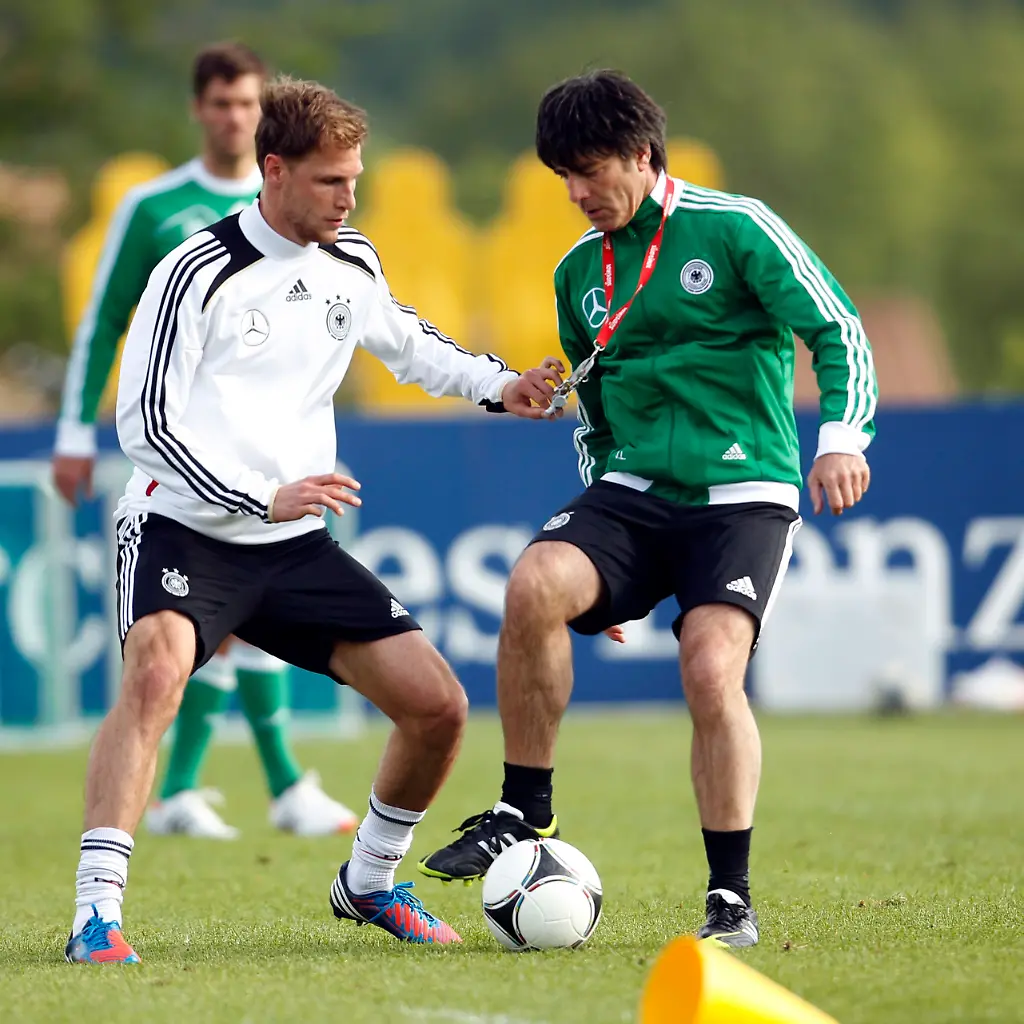 2012-05-19T181723Z-01-INA28-RTRMDNP-3-SOCCER-EURO-GERMANY-JPG1396815316436999557