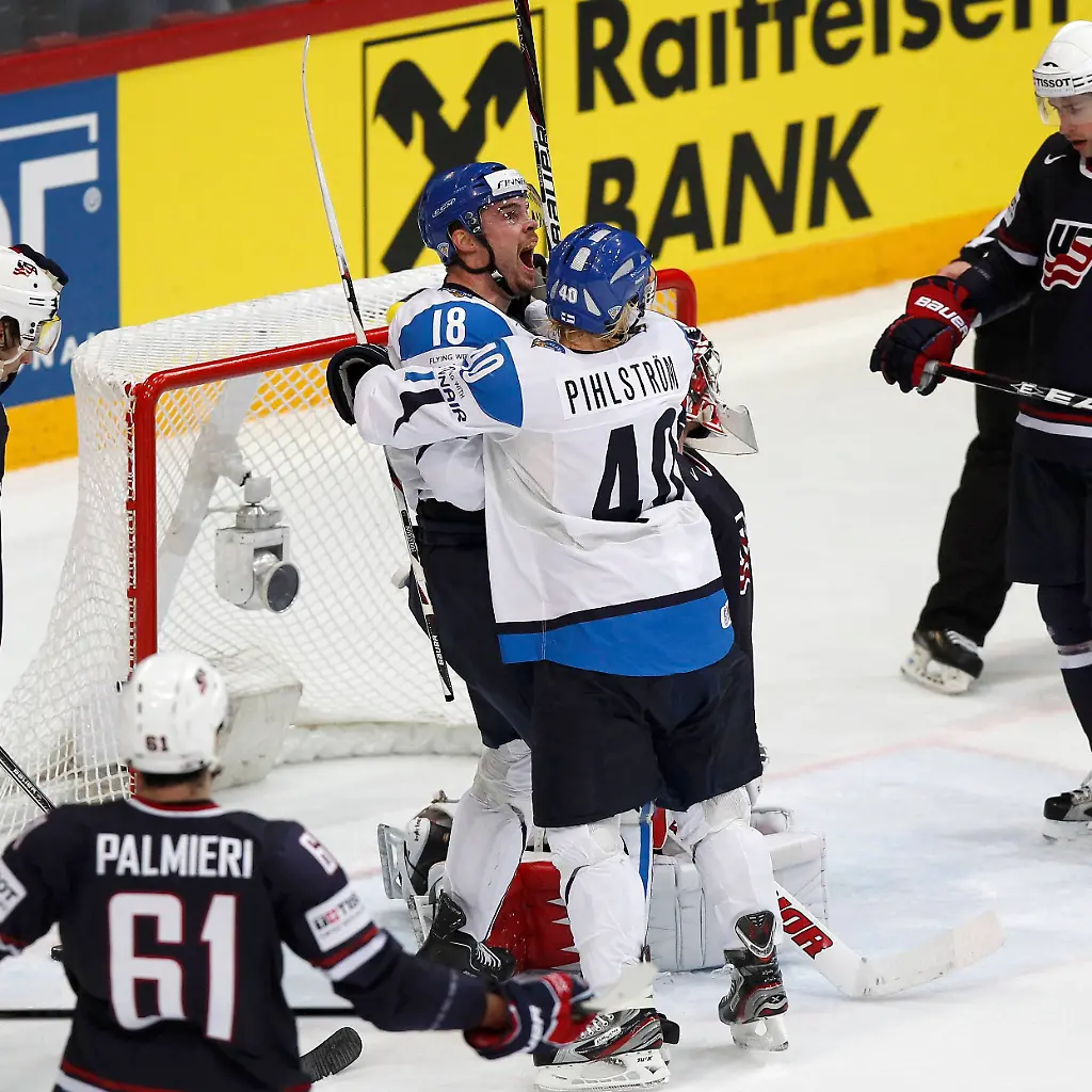 2012-05-17T174622Z-01-ICH110-RTRMDNP-3-ICEHOCKEY-WORLD-JPG5467392828856598239