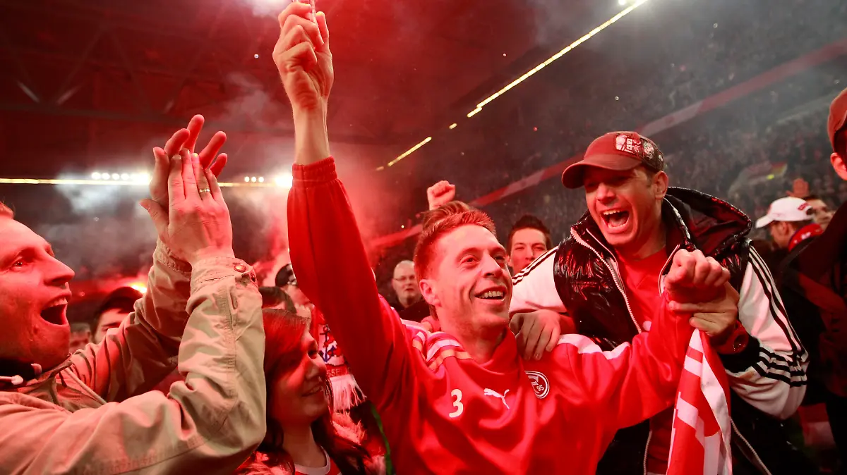 2012-05-15T212429Z-01-INA17-RTRMDNP-3-SOCCER-GERMANY-JPG5835215218884274639