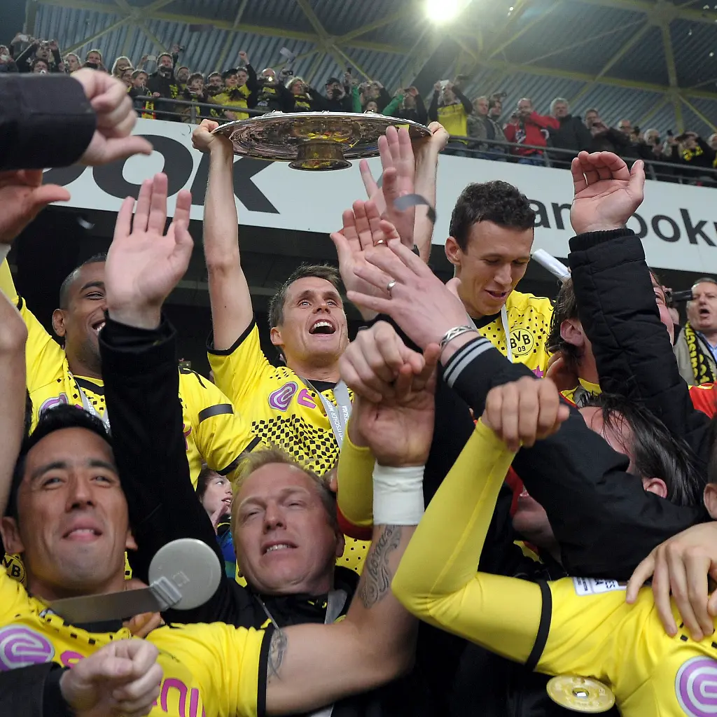 2012-05-05T181555Z-01-DUS222-RTRMDNP-3-SOCCER-GERMANY-JPG2749929382727342437
