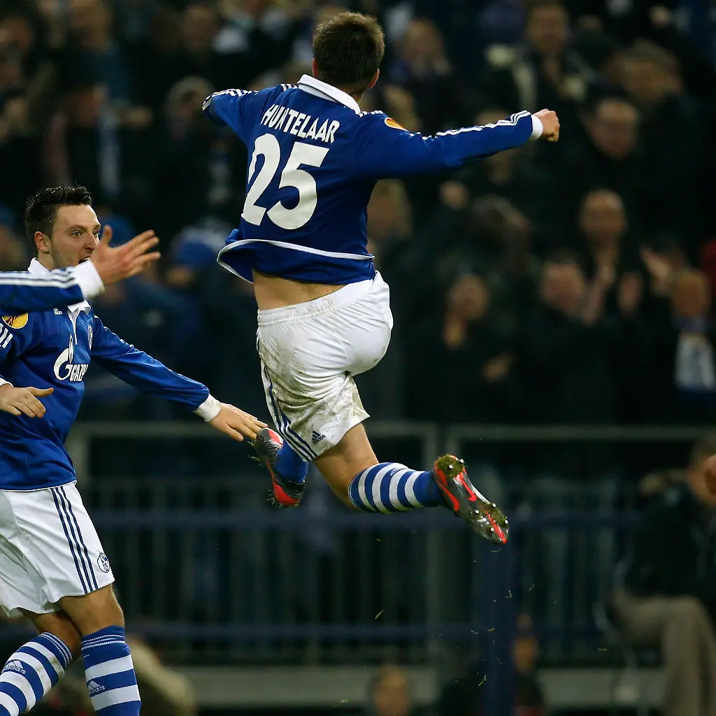2012-02-23T224522Z-01-INA17-RTRMDNP-3-SOCCER-EUROPA-JPG3993542878520725686
